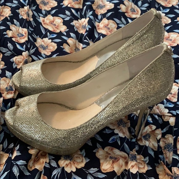 Heels - Picture 2 of 3